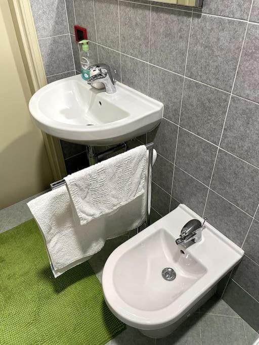 Wonderful Central Apartment! 만토바 외부 사진